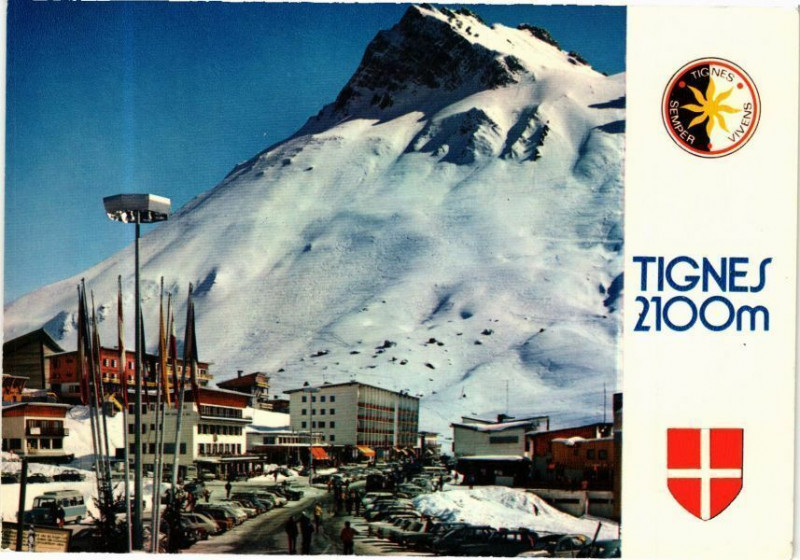 Carte postale ancienne Tignes - Le centre de la Station et la Pointe du Lavachet à Tignes