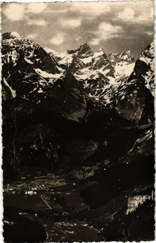 Carte postale ancienne Pralognan-la-Vanoise Au fond la Grande-Casse à Pralognan-la-Vanoise
