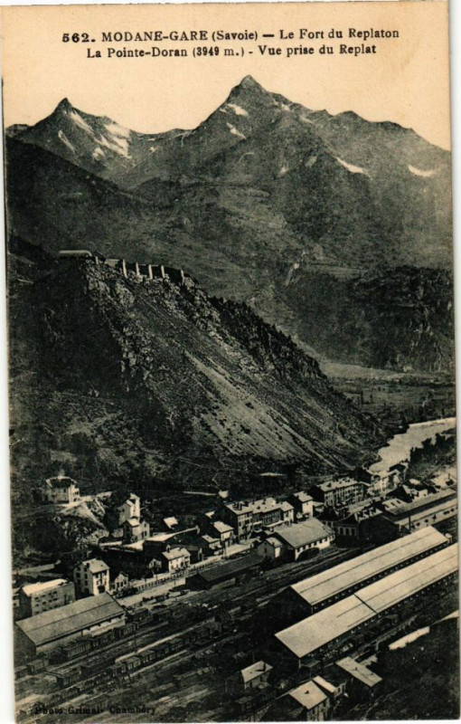 Carte postale ancienne Modane-Gare Le Fort du Replaton La Pointe-Doran Vue prise du Re à Modane