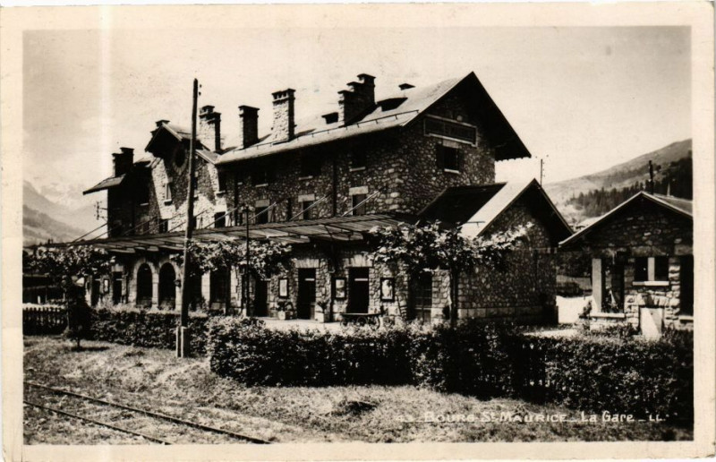 Carte postale ancienne Bours Saint-Maurice - La Gare