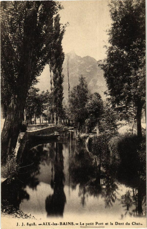 Carte postale ancienne Aix-les-Bains - Le petit Port et la Dent du Chat à Aix-les-Bains