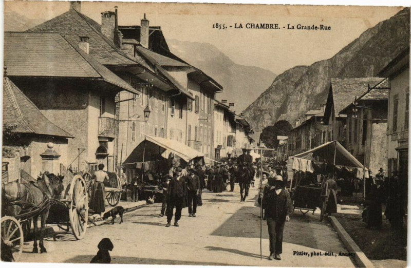 Carte postale ancienne La Chambre - La Grande-Rue à La Chambre