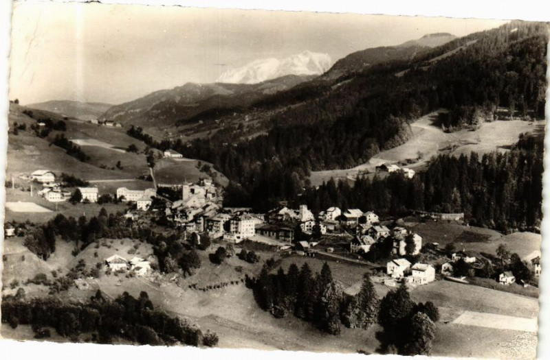 Carte postale ancienne Flumet Vue générale et le Mont-Blanc à Flumet