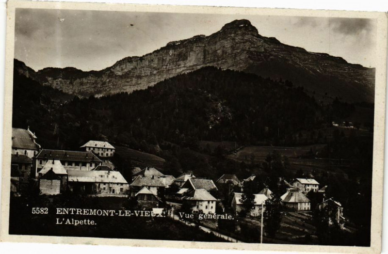 Carte postale ancienne Entremont-le-Vieux - Vue générale L'Alpette à Entremont-le-Vieux