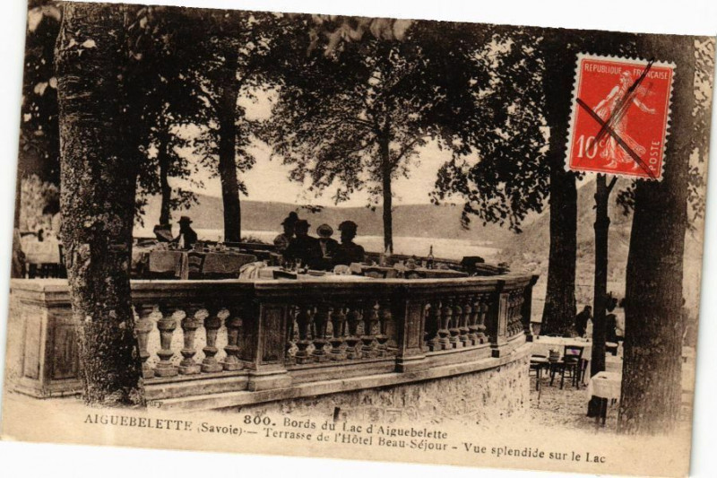 Carte postale ancienne Aiguebelette - Terrasse de l'Hotel Beau-Sejour