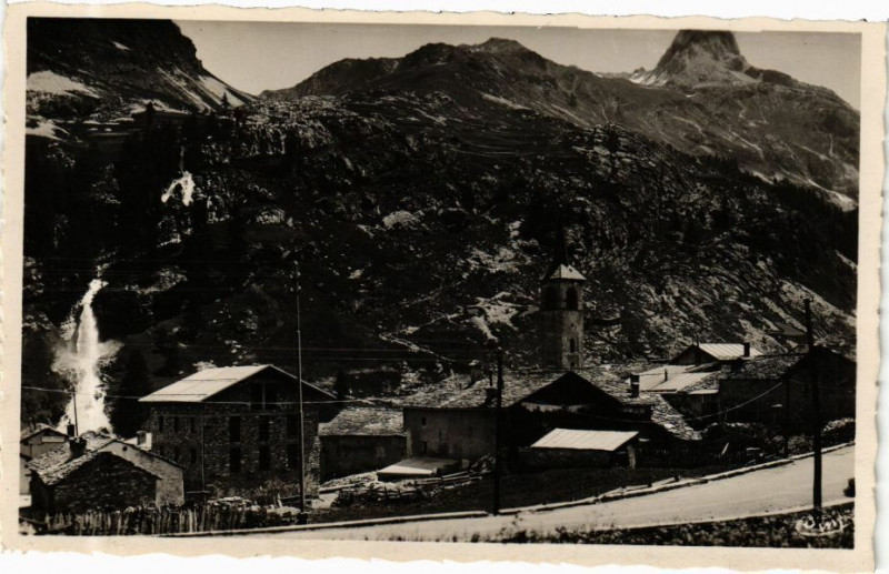 Carte postale ancienne Tignes - La Cascade et le Pic du Franchet à Tignes