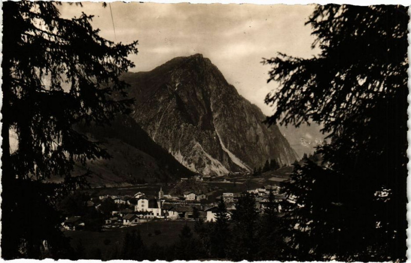 Carte postale ancienne Pralognan-la-Vanoise - Une trouée dans la foret à Pralognan-la-Vanoise