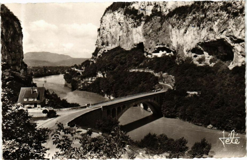 Carte postale ancienne Pont de la Balme pres du tunnel de la Dent du Chat à La Balme