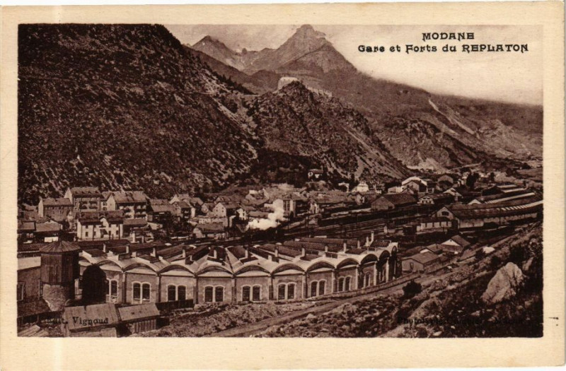 Carte postale ancienne Modane Gare et Forts du Replaton à Modane