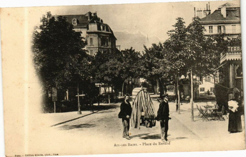 Carte postale ancienne Aix-les-Bains - Place du Revard à Aix-les-Bains