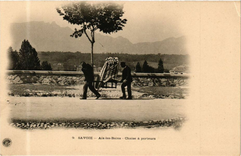 Carte postale ancienne Aix-les-Bains - Chaise a porteurs à Aix-les-Bains