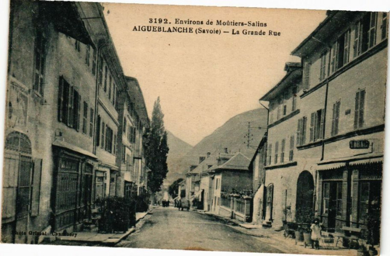 Carte postale ancienne Aigueblanche - La Grande Rue