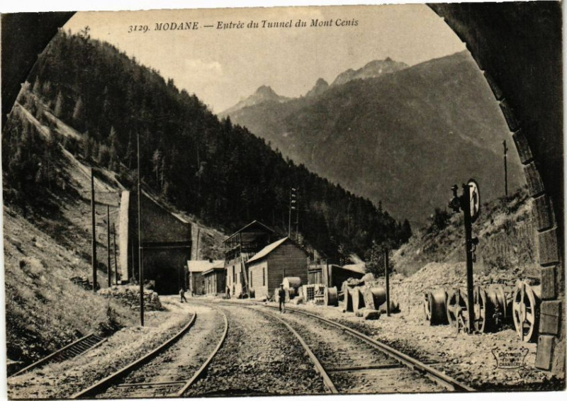 Carte postale ancienne Modane - Entrée du Tunnel du Mont Cenis à Modane