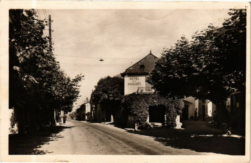Carte postale ancienne Bons - La route de Thonon et l'Hotel du Progres