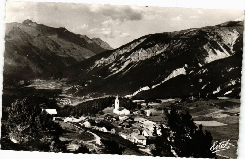 Carte postale ancienne Sardieres - Vue générale le Roc Noir