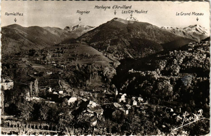 Carte postale ancienne Arvillard et son Chateau - Env. de La Rochette à Arvillard