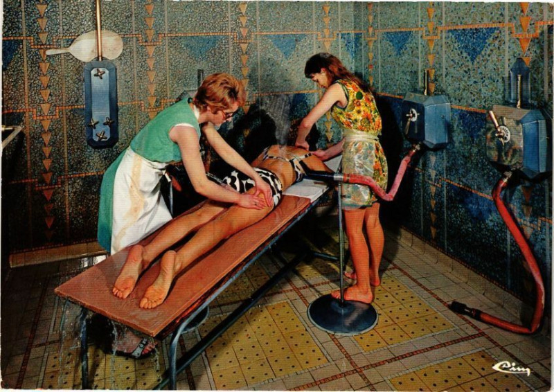 Carte postale ancienne Aix-les-Bains Douche-massage d'Aix à Aix-les-Bains