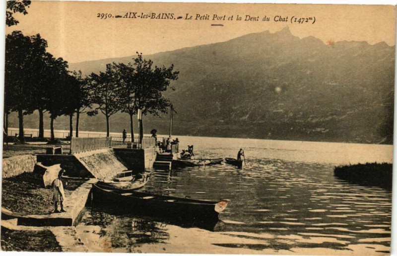 Carte postale ancienne Aix-les-Bains - Le Petit et la Dent du Chat à Aix-les-Bains