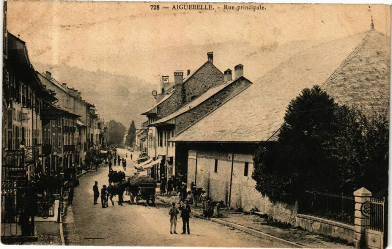 Carte postale ancienne Aiguebelle - Rue principale