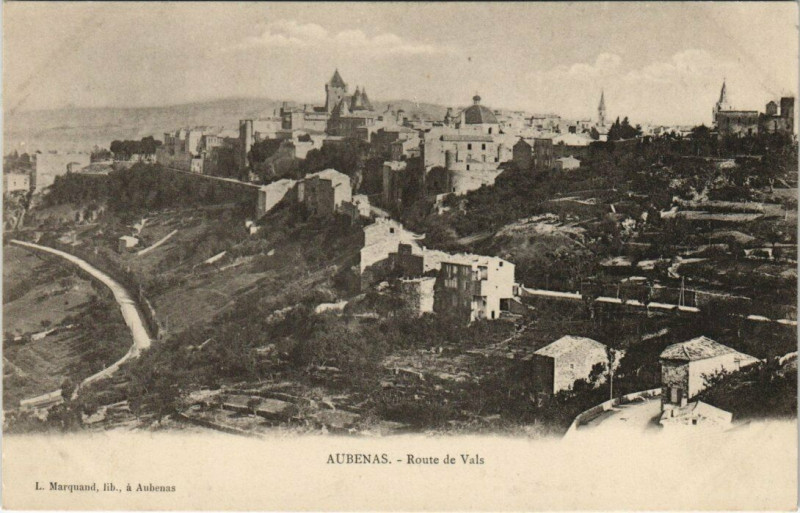 Carte postale ancienne Aubenas - Route de Vals à Aubenas