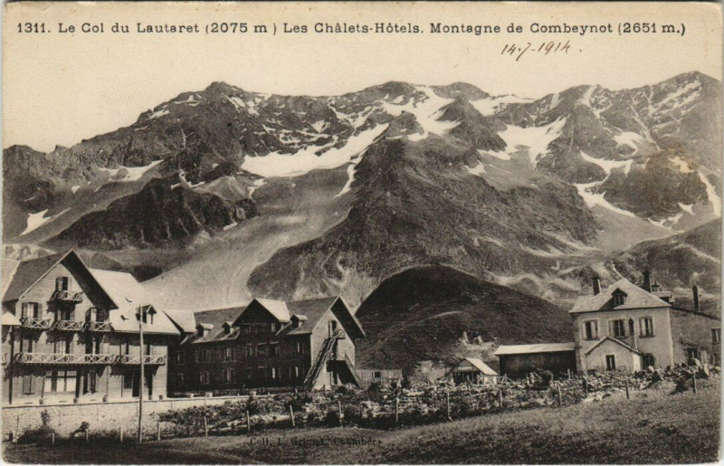 Carte postale ancienne Le Col du Lautaret - Les Chalets-Hotels