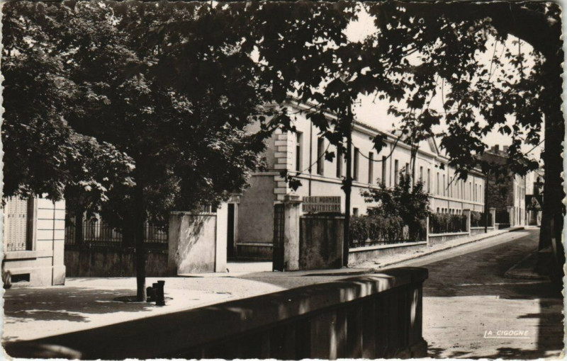 Carte postale ancienne Privas - Ecole Normale de Garcons à Privas