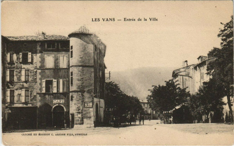 Carte postale ancienne Les Vans - Entrée de la Ville aux Vans