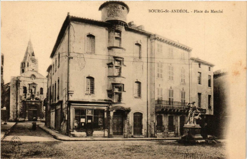 Carte postale ancienne Bourg-Saint-Andeol Place du Marche