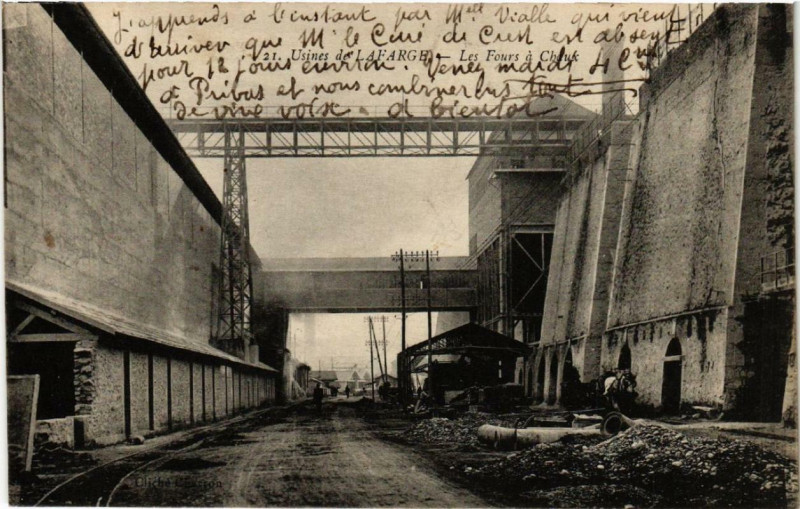 Carte postale ancienne Usines de Lafarge Les Fours a Choux
