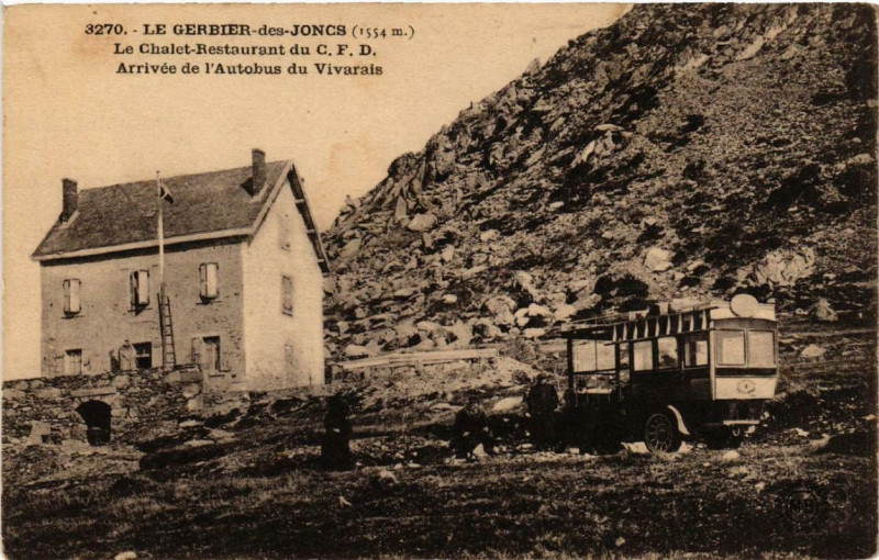 Carte postale ancienne Le Gerbier-des-Joncs Le Chalet-Restaurant du C.F.D.