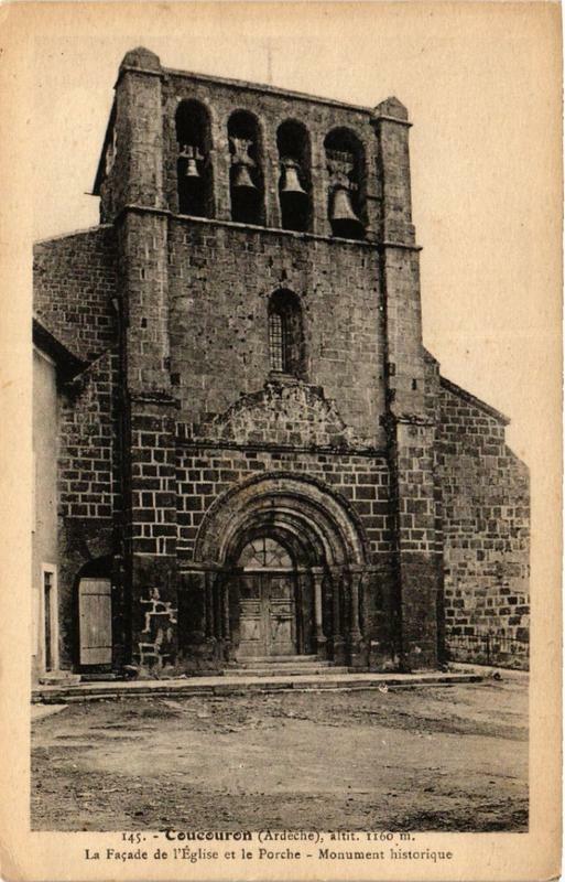 Carte postale ancienne Coucouron La Facade de l'Eglise et le Porche Monument historique à Coucouron