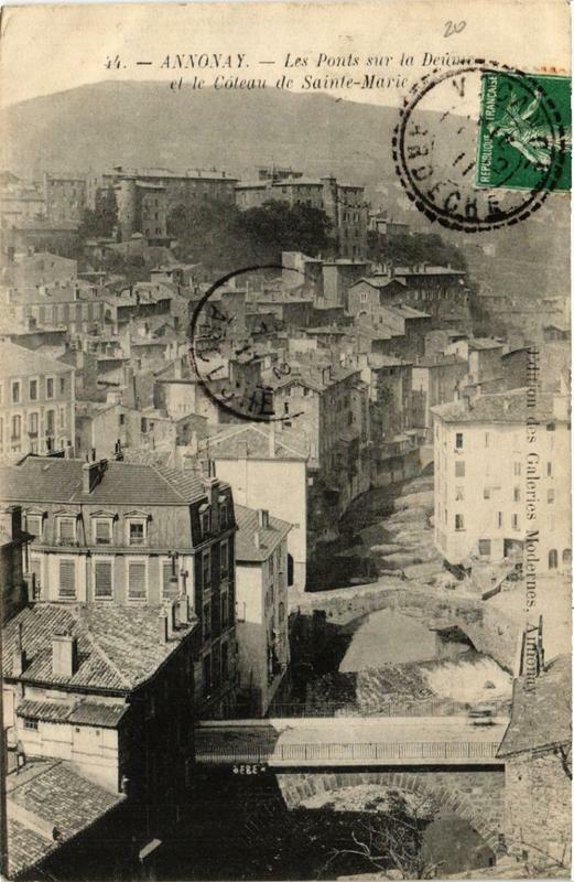 Carte postale ancienne Annonay Les Ponts sur la Deune et le Coteau de Sainte-Marie à Annonay