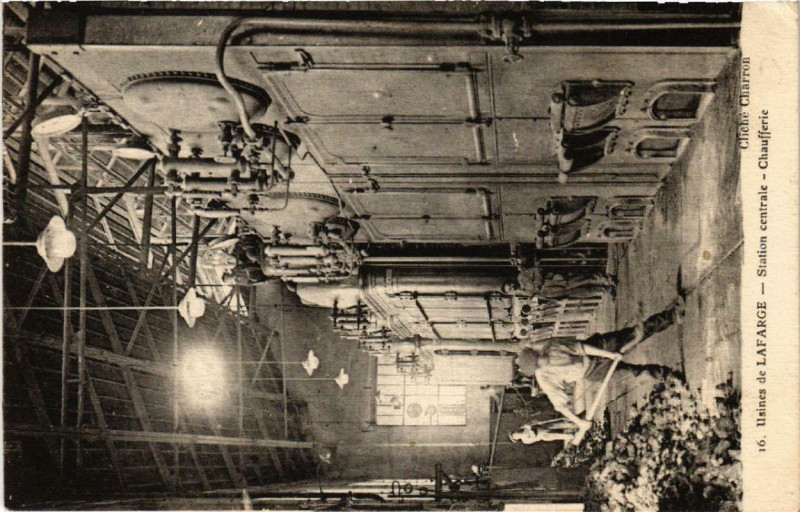 Carte postale ancienne Lafarge Usines - Station centrale