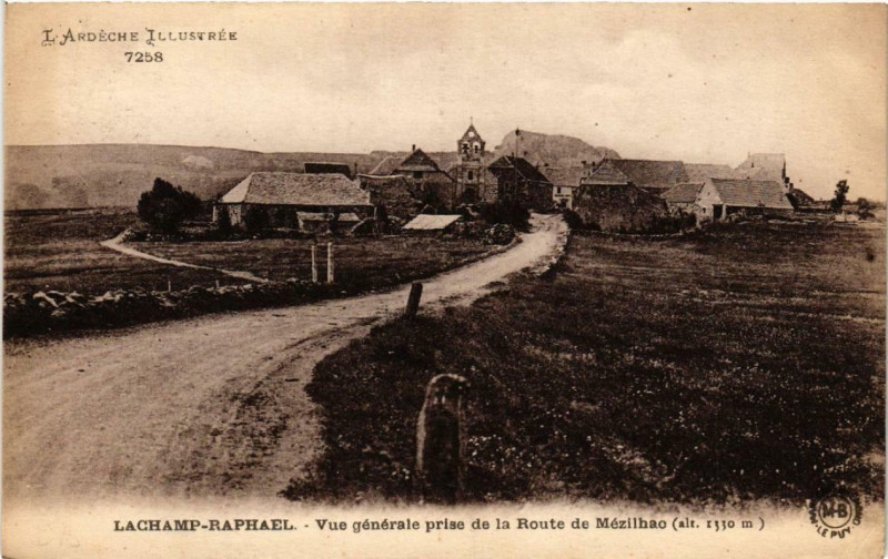 Carte postale ancienne Lachamp-Raphael Vue générale prise de la Route de Mezilhac à Lachamp-Raphaël