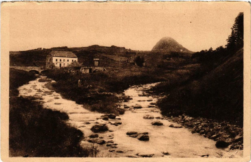 Carte postale ancienne La Region des Cevennes La Loire au Gerbier-des-Joncs