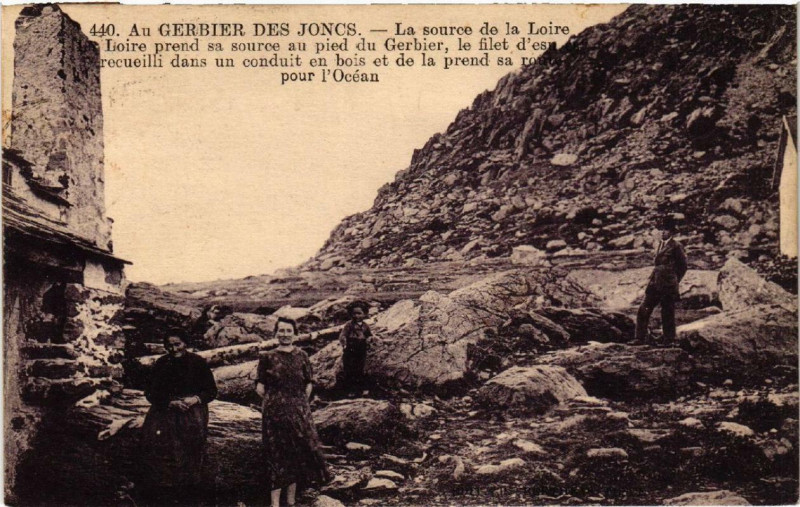 Carte postale ancienne Au Gerbier-des-Joncs La Source de la Loire