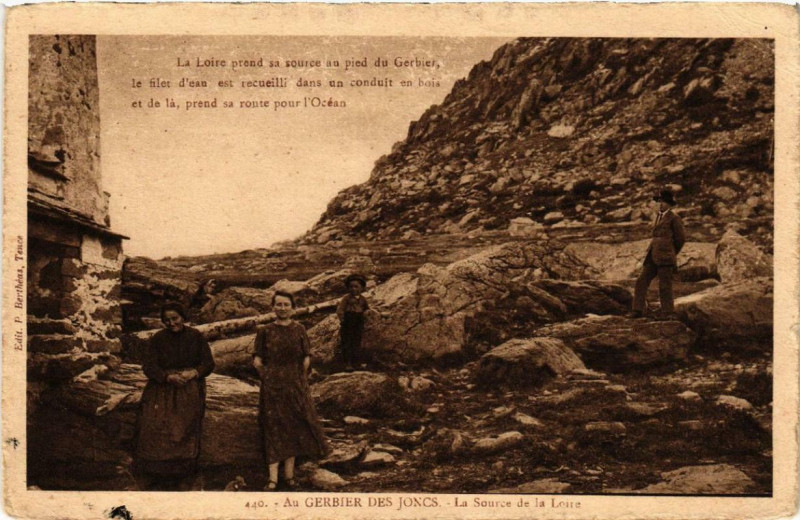 Carte postale ancienne Au Gerbier-des-Joncs La Source de la Loire