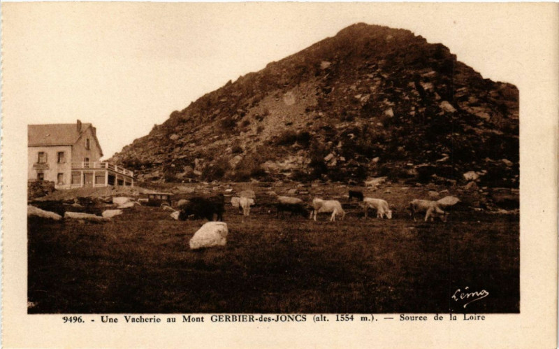 Carte postale ancienne Une Vacherie au Mont Gerbier-des-Joncs - Source de la Loire