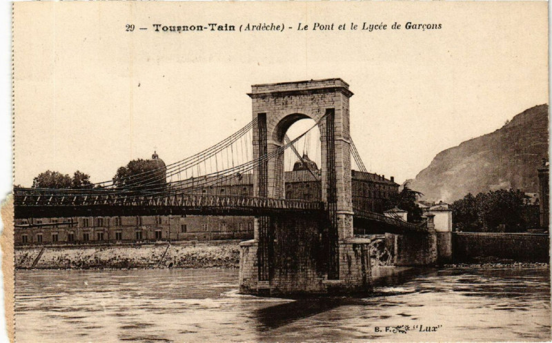Carte postale ancienne Tournon-Tain - Le Pont et le Lycée de Garcons