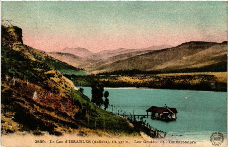 Carte postale ancienne Le Lac d'Issarles - Les Grottes et l'Embarcadere