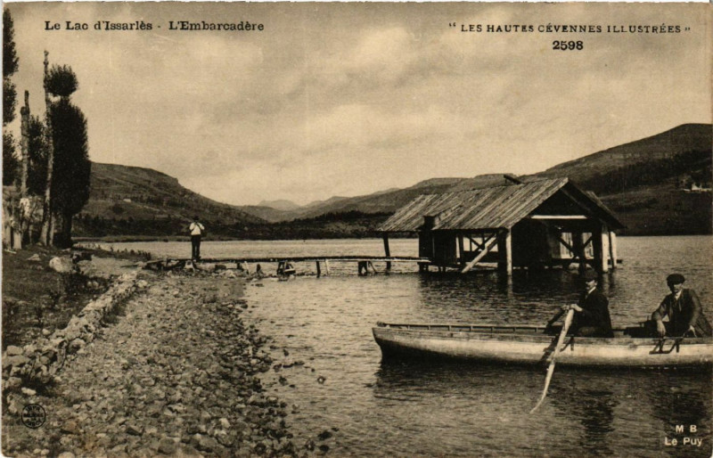 Carte postale ancienne Le Lac d'Issarles - L'Embarcadere - Hautes Cevennes