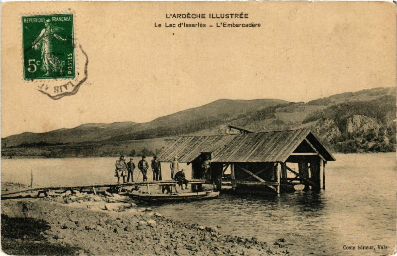 Carte postale ancienne Le Lac d'Issarles - L'Embarcadere
