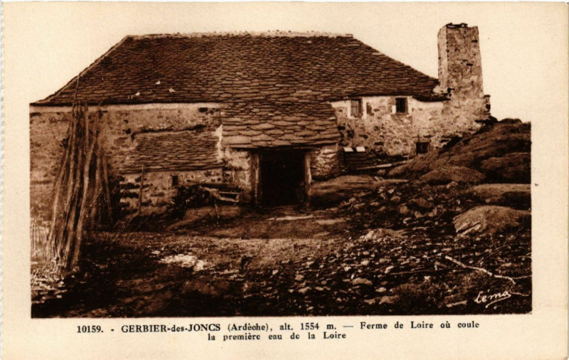 Carte postale ancienne Gerbier-des-Joncs - Ferme de Loire ou coule