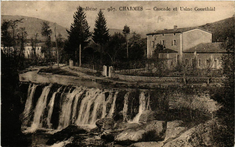 Carte postale ancienne Charmes - Cascade et Usine Courthial