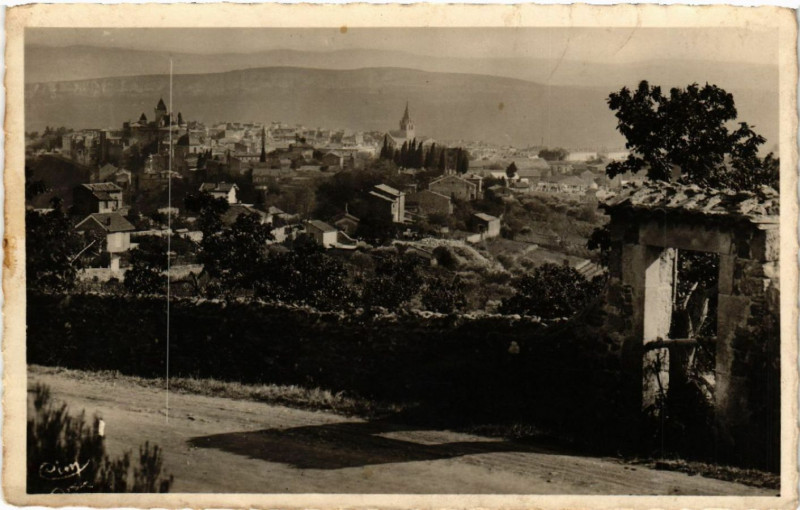 Carte postale ancienne Aubenas - Vue générale sur le versant de l'Ardeche à Aubenas