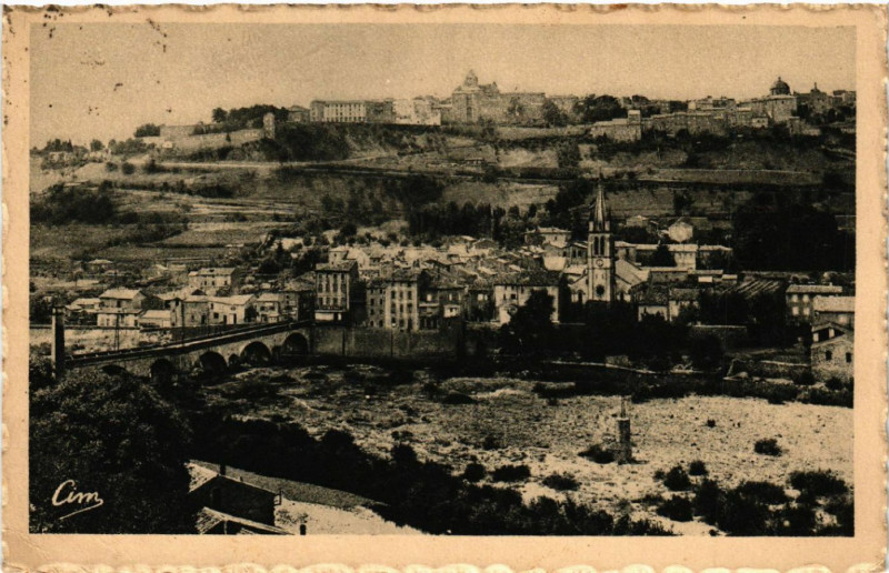 Carte postale ancienne Aubenas - Vue générale et Pont d'Aubenas à Aubenas