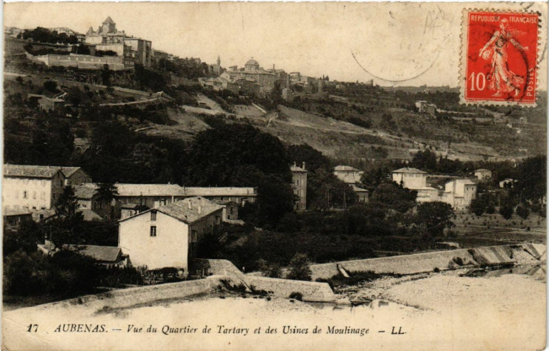Carte postale ancienne Aubenas - Vue du Quartier de Tartary et des Usines de Moulinage à Aubenas