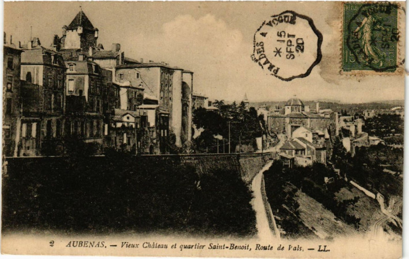 Carte postale ancienne Aubenas - Vieux Chateau et quartier Saint-Benoit - Route de Vals à Aubenas