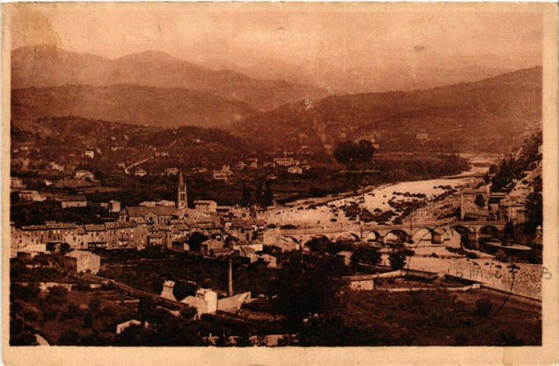 Carte postale ancienne Aubenas - Pont d'Aubenas et Monts de l'Ardeche à Aubenas