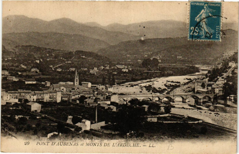 Carte postale ancienne Aubenas - Pont d'Aubenas et Monts de l'Ardeche à Aubenas